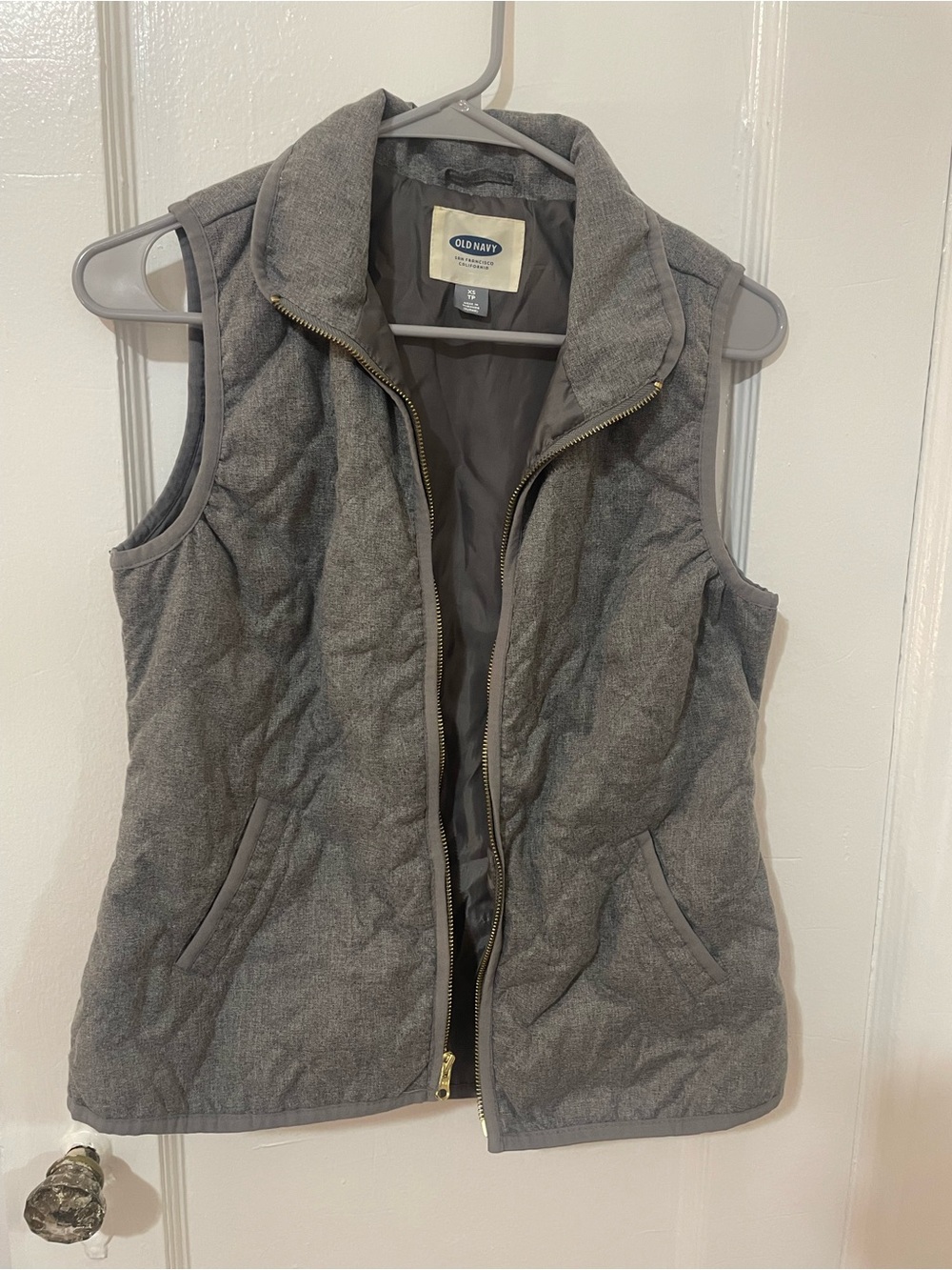 Old Navy Women’s Gray Quilted Fleece Vest - Full Zip